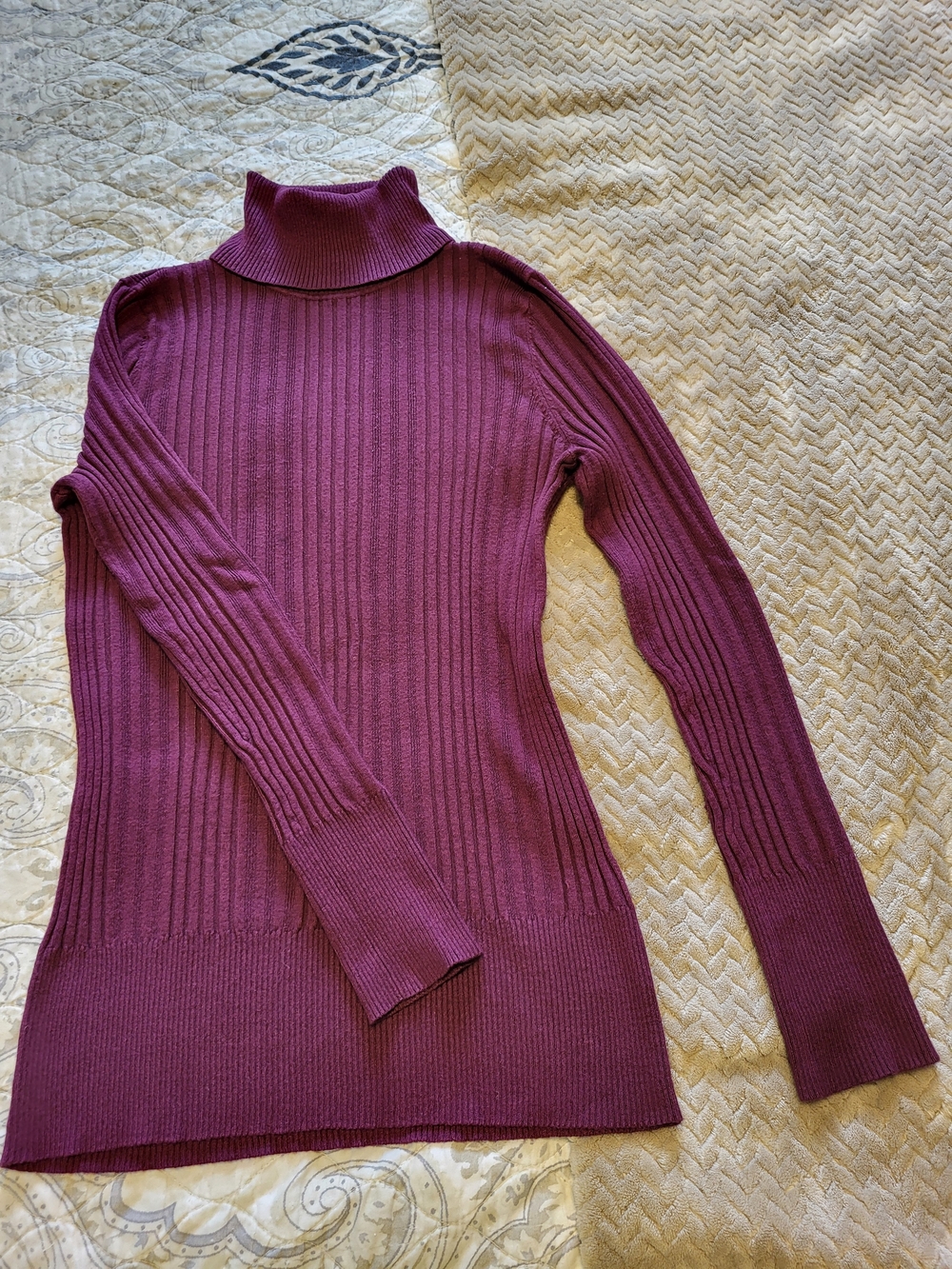 Relativity Ribbed Turtleneck Sweater - Wine